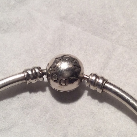 Pandora bangle and 6 pandora charms - Picture 3 of 3